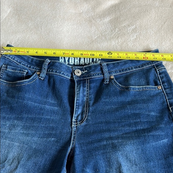 Blue Cropped Ankle Jeans with Distressed Finish - Picture 3 of 7